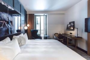 Premium Room with Balcony and Square View room in Radisson Blu Hotel Madrid Prado