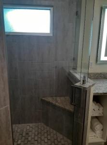 Superior King Suite room in The Rivers Edge Motel