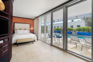 King Suite - Disability Access/Pool Side room in Z Ocean Hotel South Beach