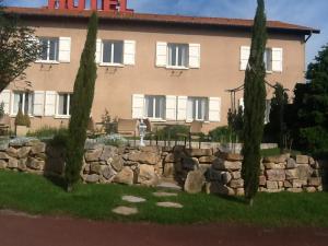 Hotels Logis Hotel Des Grands Vins : photos des chambres