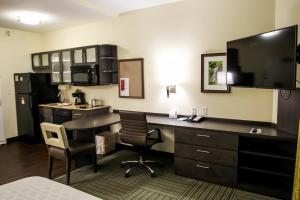 One-Bedroom Queen Suite with Sofa Bed - Smoking room in Candlewood Suites Richmond North-Glen Allen an IHG Hotel