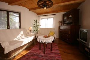 Three-Bedroom Holiday Home  room in Family friendly house with a swimming pool Breze Novi Vinodolski - 6920