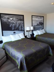 Double Room with Two Double Beds - Non-Smoking room in Super 8 by Wyndham Bethany MO