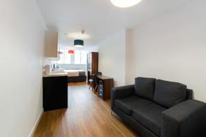 2 star Отель OYO Vincent Apartments Ливерпуль Великобритания