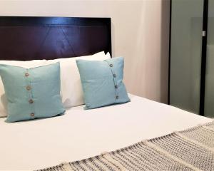 KASA The Lofts of Old San Juan 202 HUGE 2 Bed 2 bath for 6 Interior Terrace