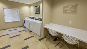 Candlewood Suites Overland Park W 135th St by IHG
