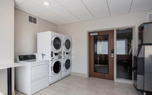 Holiday Inn Express & Suites Kelowna - East by IHG