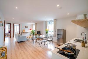 WECOZY HANOI - Railway Side, The Old Quarter