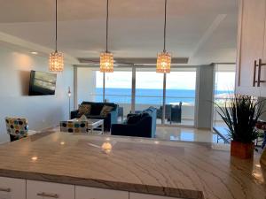MODERN SPACIOUS BEACH FRONT CENTRAL CONDO w POOLS STEPS TO BEACH