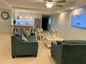 MODERN SPACIOUS BEACH FRONT CENTRAL CONDO w POOLS STEPS TO BEACH