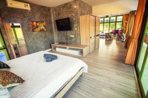 Tonmai Suites