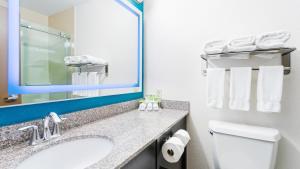 Standard Queen Room with Two Queen Beds room in Holiday Inn Express & Suites Wyomissing an IHG Hotel