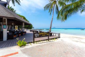 Phi Phi Holiday Resort, Leam Tong Beach