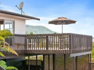 Taupo Panorama - Lake Taupo Holiday Home - Wairakei