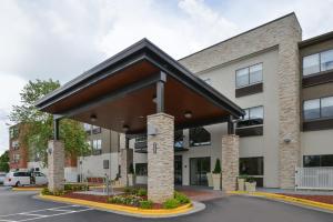 Holiday Inn Express & Suites Raleigh NE - Medical Ctr Area, an IHG Hotel