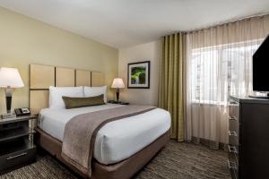 One-Bedroom Suite with Kitchen room in Candlewood Suites Sterling an IHG Hotel