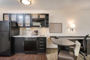 Queen Studio Suite with Bath Tub - Mobility Accessible - Non-Smoking room in Candlewood Suites Sterling an IHG Hotel