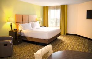 King Suite room in Candlewood Suites York an IHG Hotel