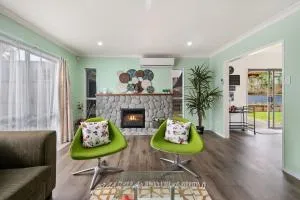 True Blue - Taupo Holiday Home - Waitahanui