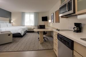 Queen Studio Suite  - Tub/Non-Smoking room in Candlewood Suites Miami Intl Airport - 36th St an IHG Hotel