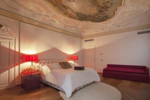 Junior Suite with Balcony Canal View room in Corte Di Gabriela