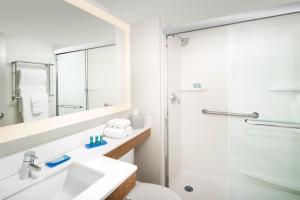 King Suite with Sofa Bed room in Holiday Inn Express & Suites College Park - University Area an IHG Hotel