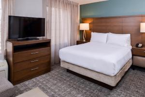 Studio Queen Suite room in Staybridge Suites Indianapolis Downtown-Convention Center an IHG Hotel