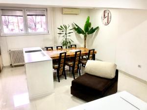 Apartment on a river avenue