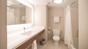 Standard Queen Room with Two Queen Beds room in Holiday Inn Express Porterville an IHG Hotel