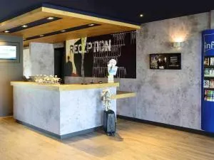 瑟堡拉格拉斯里宜必思快捷酒店 - 巴讷维尔-卡特里特