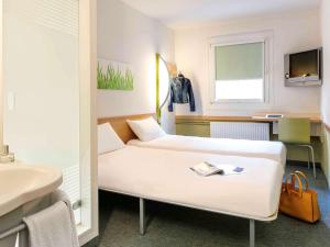 Hotels Hotel ibis Budget Laval : photos des chambres