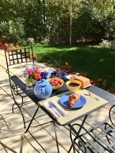19C Provencal Stone House with Private Pool near Uzes