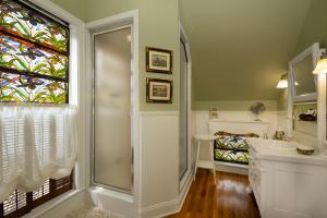 Victoria's Garden Suite room in The Empress of Little Rock