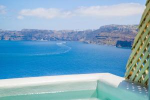 Summer Lovers Villa Santorini Greece