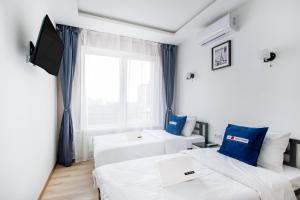 One-Bedroom Apartment room in Apartments on Feodosiiskaya №2