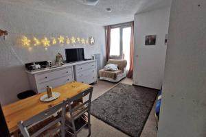 Appartements T2 Edelweiss chamrousse 1750 acces piste direct local ski alpes montagne : photos des chambres