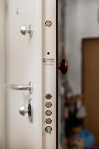 Sui Tetti, Caressa de mä