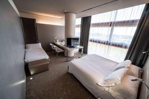 Comfort Queen Room with Extra Single Bed room in Best Western Plus Net Tower Hotel Padova