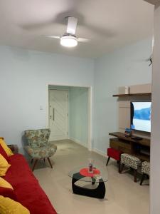 Apartamento COPANEMA Reformadíssimo no Posto 6, VENHAM
