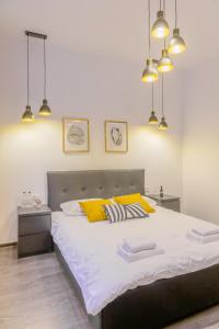 CHÂTEAU: Upscale Suites in Bucharests Historical Center!