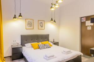 CHÂTEAU: Upscale Suites in Bucharests Historical Center!