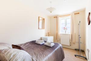 6 bed house with free secure parking & 3 bathrooms