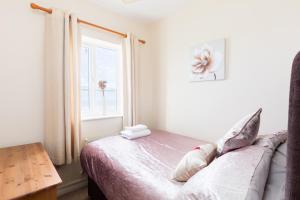 6 bed house with free secure parking & 3 bathrooms