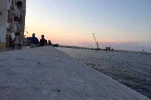 Historic Apartment in centre of city 100m to sea