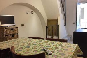 Historic Apartment in centre of city 100m to sea