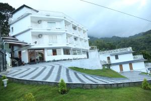 Moonline Resort
