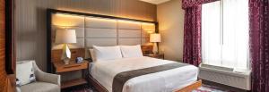 King Room - Disability Access room in Bear Springs Hotel