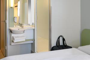 Hotels ibis budget Caen Porte de Bretagne : photos des chambres
