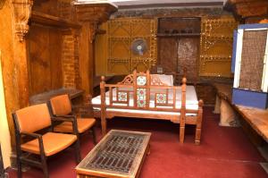 Deepak Hotel & Restaurant