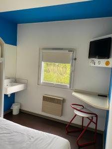 Hotels Hotel F1 Verdun : Chambre Triple avec Salle de Bains Commune